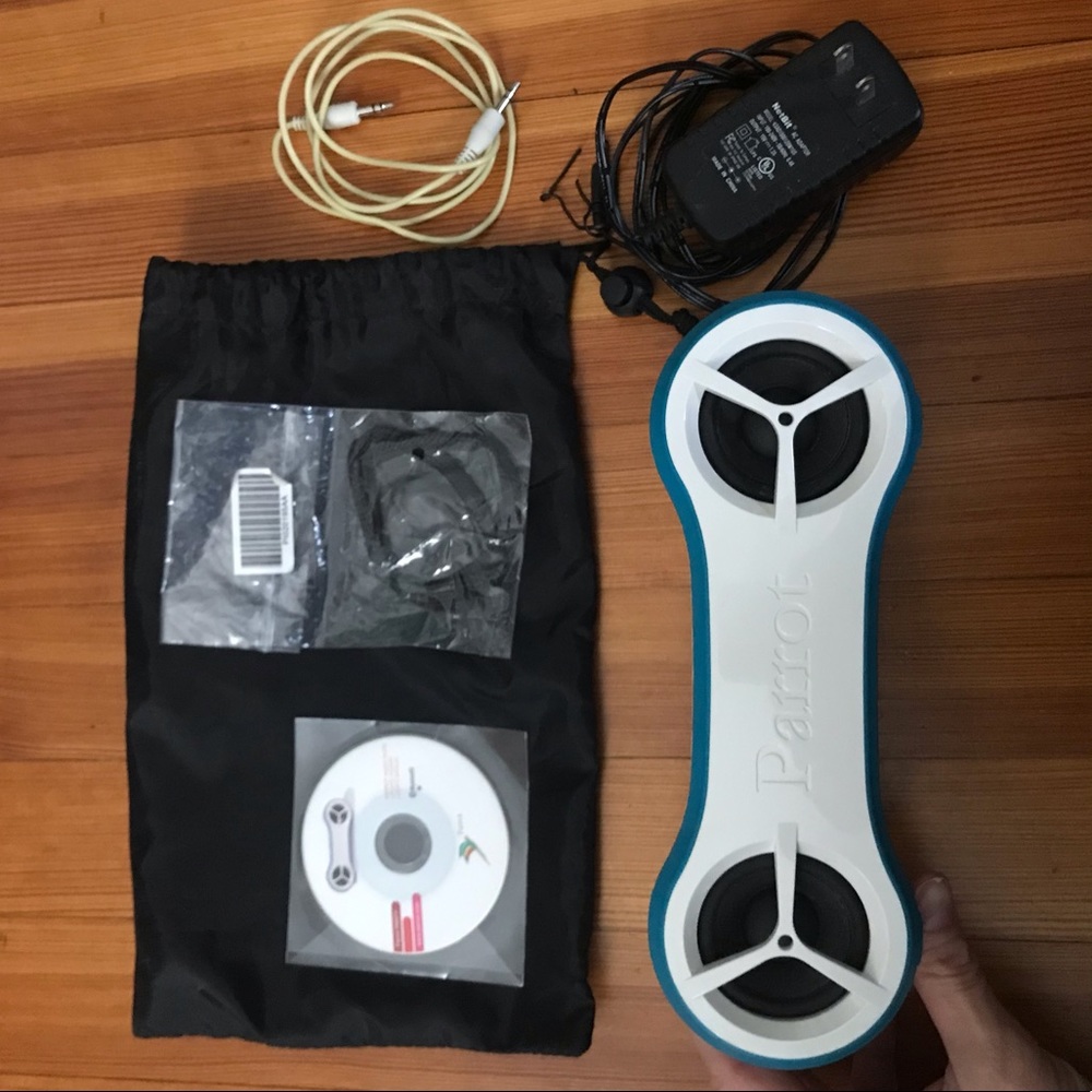 Parrot party Bluetooth speaker MP3 player white